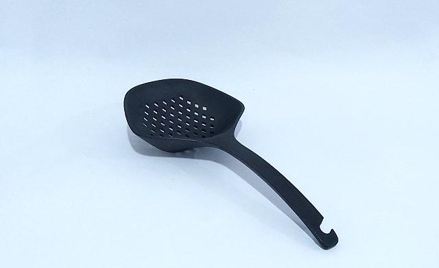 Cucharón Pasta Acanalado Resina Dim